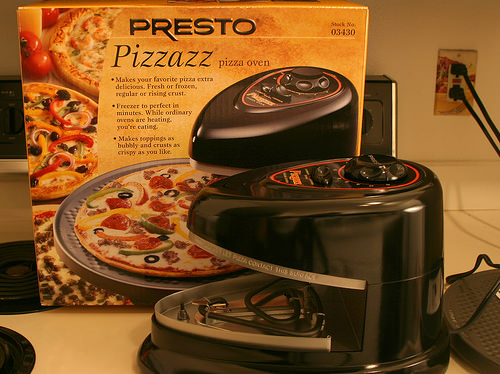 Presto Pizzazz pizza cooker with box