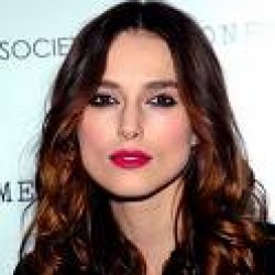 Keira Knightly fuchsia lipstick