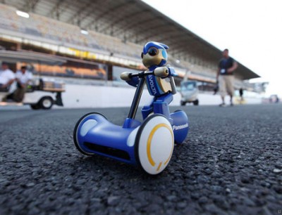 Evoia Robot Toy Breaks Battery Record