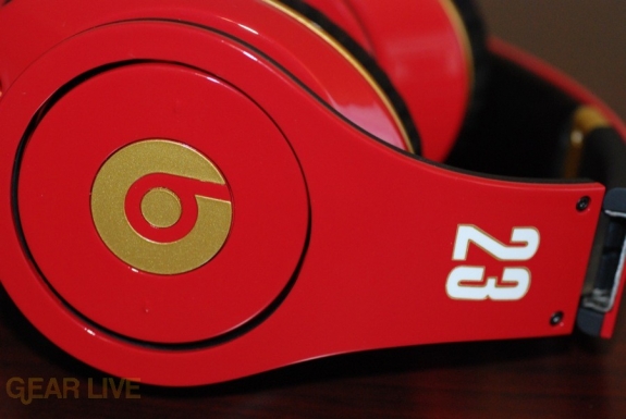 LeBron Sure Loves Giving Headphones As Gifts Waiting For Next Year