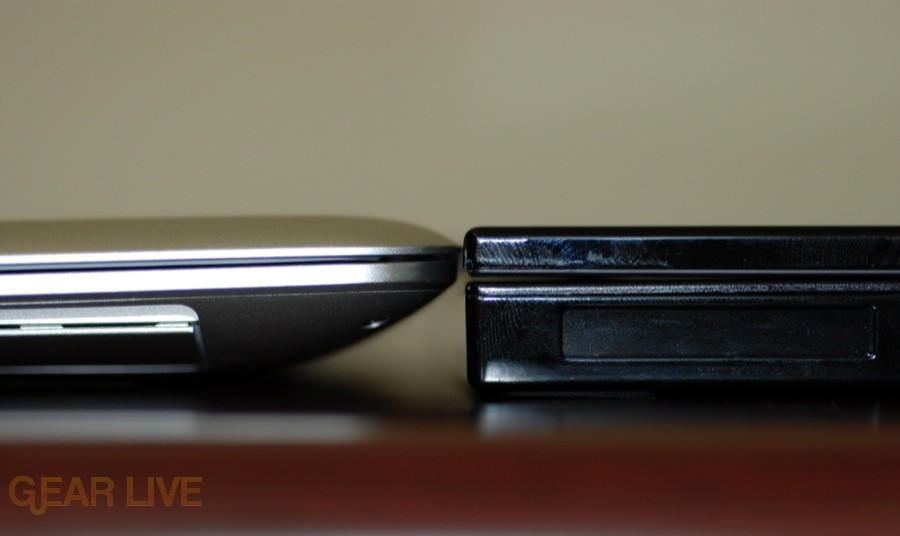 MacBook Air vs. Voodoo Envy 133 thick side closer