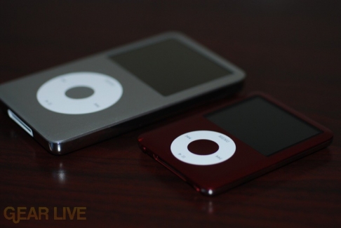 Bird's Eye iPod nano to iPod classic size comparison