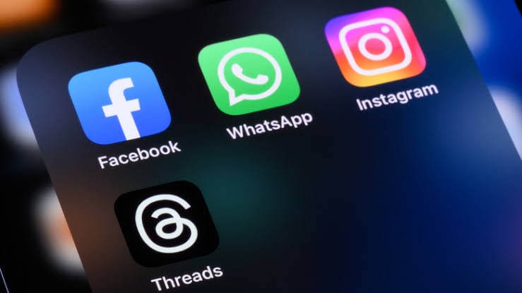 Instagram and Facebook apps on a smartphone