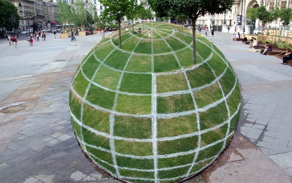 Paris grass sphere