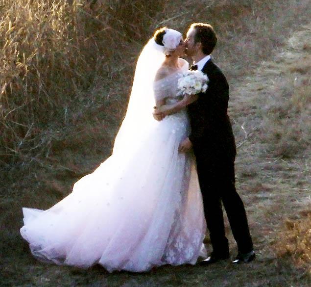 Anne Hathaway weds Adam Shulman