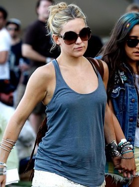 Kate Hudson in grey tank