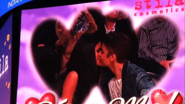 Selena Gomez and Justin Bieber on the Kiss Cam