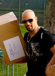 Albert Pujols reports to St. Louis Cardinals camp without a contract