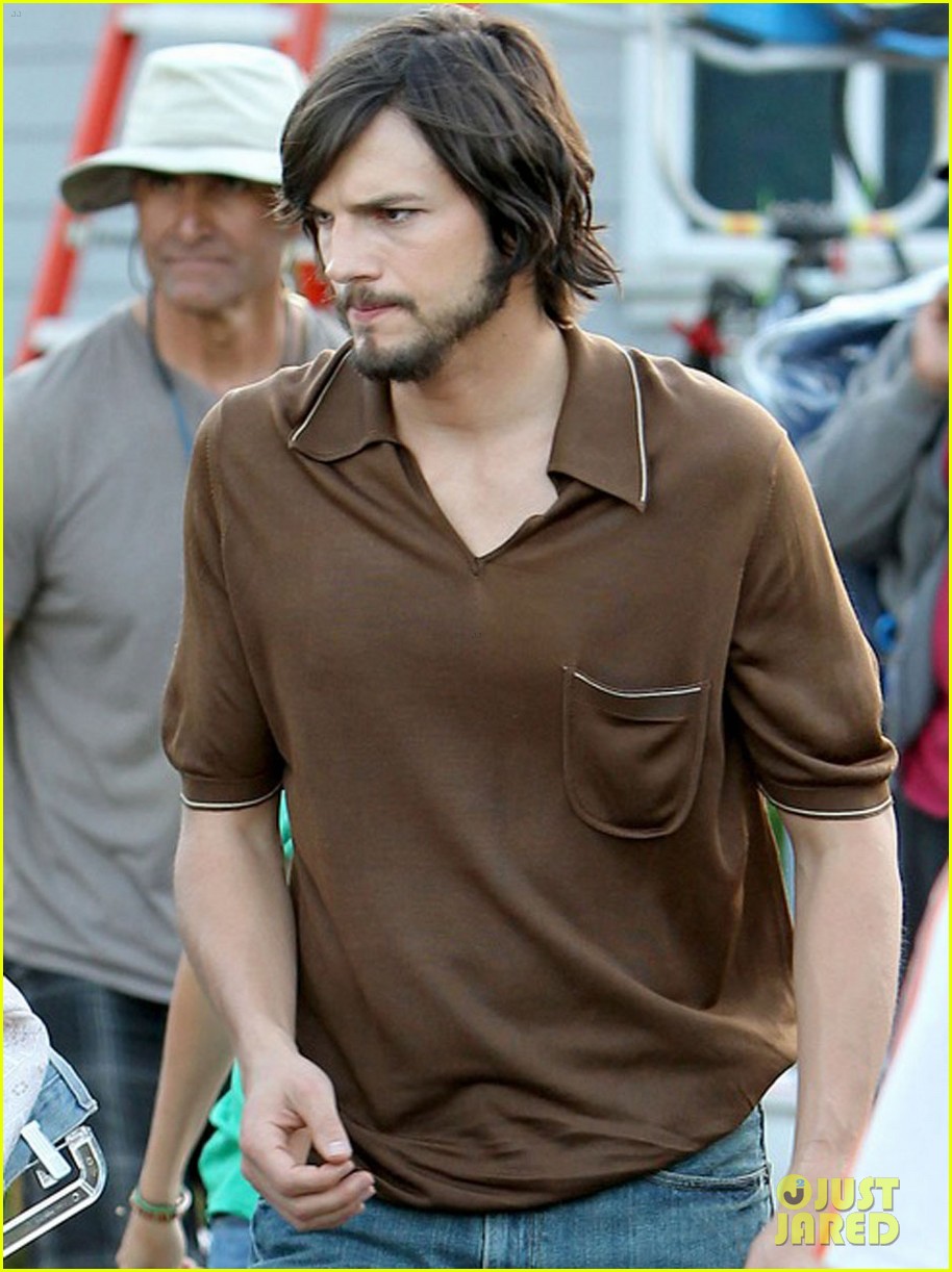 Ashton Kutcher on the set of 'jOBS'