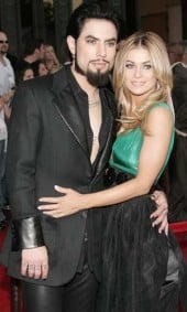 Dave Navarro and Carmen Electra class=