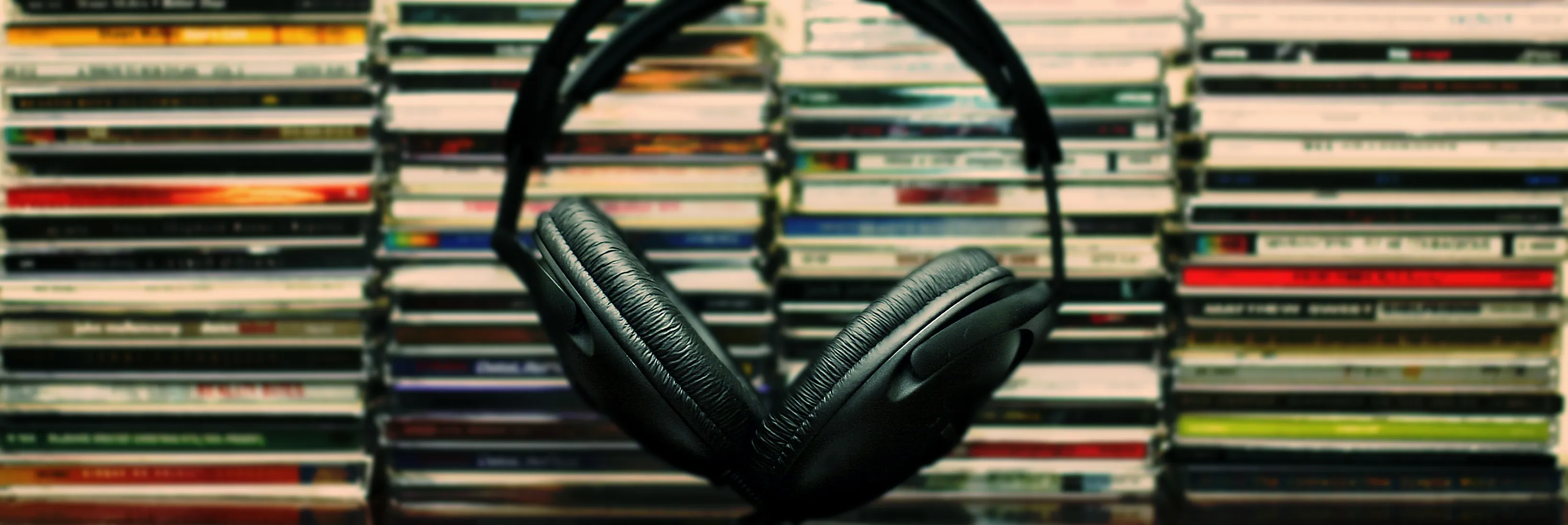 Compact discs, the format behind the sharp revenue jump in the RIAA's mid-year 2026 report